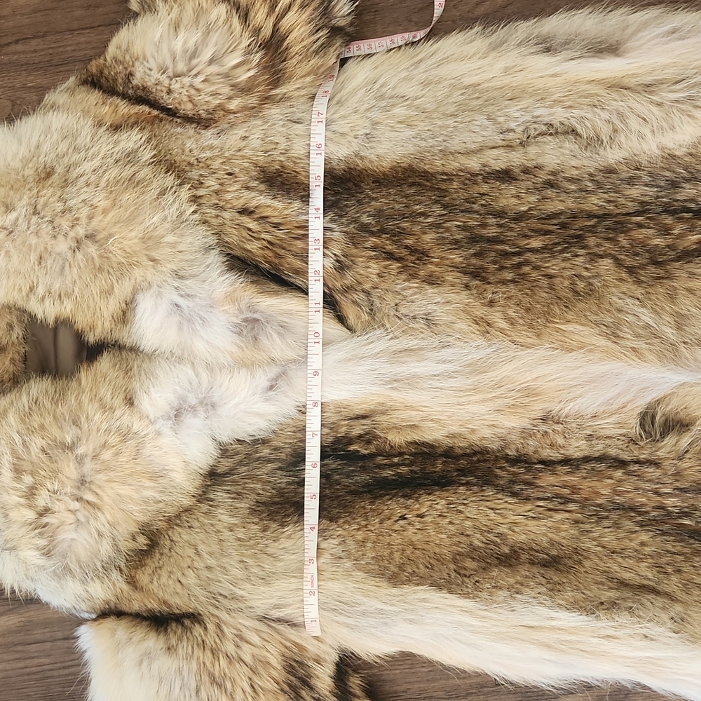 New Canadian Fur Co. Authentic Natural Letout Coyote Fur Jacket/ Coat - Picture 16 of 17